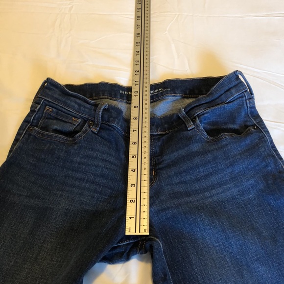 Women’s size 6 Long old navy mid-rise blue jeans - Picture 5 of 10